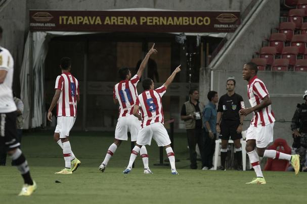 O necessrio. Isso foi o que o Nutico fez para garantir a vitria contra o Cear na quinta rodada da Srie B, na Arena Pernambuco. O placar de 2 a 0 foi construdo no incio das duas etapas com gols de Ronaldo Alves e Willian Magro.