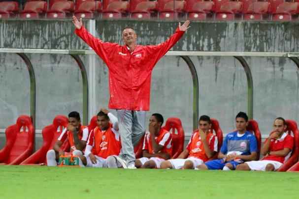 Mantendo a invencibilidade nos jogos dentro de casa, o Náutico recebeu o América-MG, que até tentou dificultar a vida dos alvirrubros, mas acabaram sendo derrotados por 2 a 1.