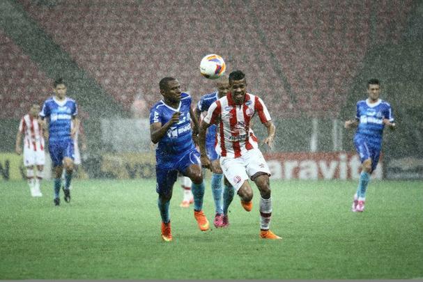 Debaixo de chuva, o Timbu enfrentou o Macaé e acumulou o segundo empate em seus domínios na Série B. Mesmo saindo na frente, com gol de Fabiano Eller, o time esbarrou nos próprios erros e acabou cedendo o gol de empate, no final da partida. Com o resultado, perdeu a chance de assumir a liderança e saiu do G4 da competição.