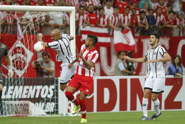 No último jogo do primeiro turno da Série B, o Náutico venceu o Bragantino por 3 a 1 e se reabilitou na competição, após quatro partidas sem vitória. O confronto foi marcado por personagens inesperados: Rogerinho e Stéfano Yuri, que marcaram seus primeiros gols com a camisa alvirrubra. O outro gol foi marcado por Patrick Vieira, de pênalti.