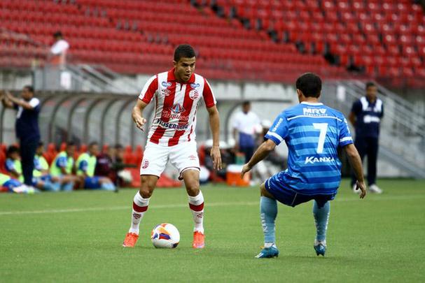Pela segunda vez nessa Série B, o Náutico desapontou sua torcida dentro de casa. O Timbu conseguiu sair na frente com Fabiano Eller, mas faltou ousadia. Foi o que bastou para o Macaé crescer no jogo e conquistar o empate, com gol do zagueiro Brinner, já no fim do segundo tempo