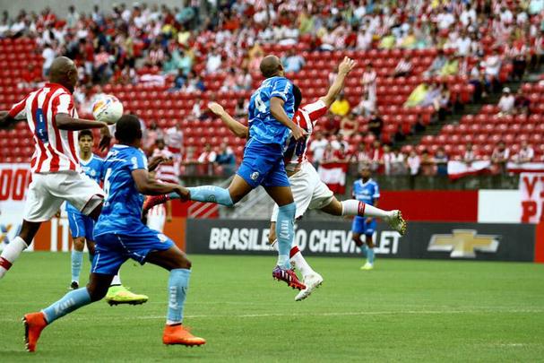 Pela segunda vez nessa Série B, o Náutico desapontou sua torcida dentro de casa. O Timbu conseguiu sair na frente com Fabiano Eller, mas faltou ousadia. Foi o que bastou para o Macaé crescer no jogo e conquistar o empate, com gol do zagueiro Brinner, já no fim do segundo tempo