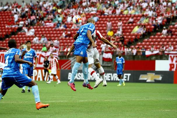 Pela segunda vez nessa Série B, o Náutico desapontou sua torcida dentro de casa. O Timbu conseguiu sair na frente com Fabiano Eller, mas faltou ousadia. Foi o que bastou para o Macaé crescer no jogo e conquistar o empate, com gol do zagueiro Brinner, já no fim do segundo tempo