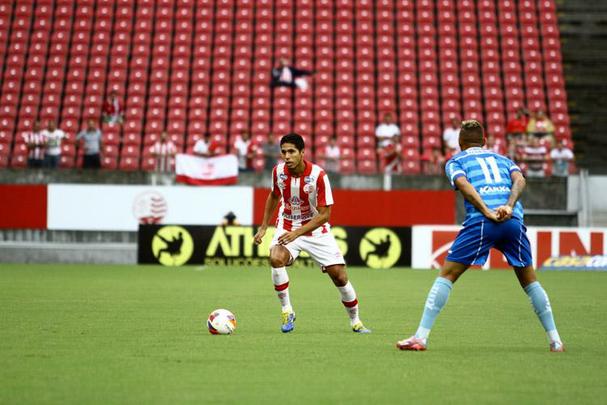 Pela segunda vez nessa Série B, o Náutico desapontou sua torcida dentro de casa. O Timbu conseguiu sair na frente com Fabiano Eller, mas faltou ousadia. Foi o que bastou para o Macaé crescer no jogo e conquistar o empate, com gol do zagueiro Brinner, já no fim do segundo tempo