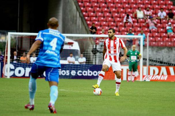 Pela segunda vez nessa Série B, o Náutico desapontou sua torcida dentro de casa. O Timbu conseguiu sair na frente com Fabiano Eller, mas faltou ousadia. Foi o que bastou para o Macaé crescer no jogo e conquistar o empate, com gol do zagueiro Brinner, já no fim do segundo tempo
