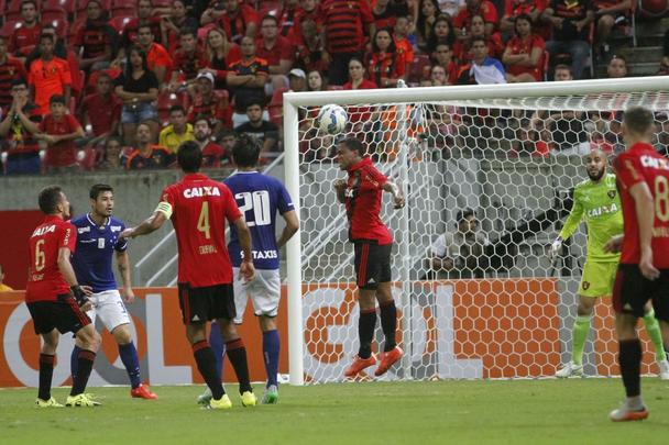 Imagens do confronto entre Sport e Cruzeiro, na Arena Pernambuco, pela 16 rodada do Campeonato Brasileiro