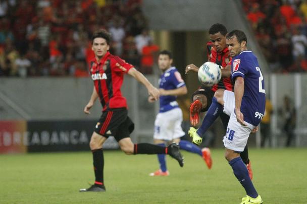 Imagens do confronto entre Sport e Cruzeiro, na Arena Pernambuco, pela 16 rodada do Campeonato Brasileiro