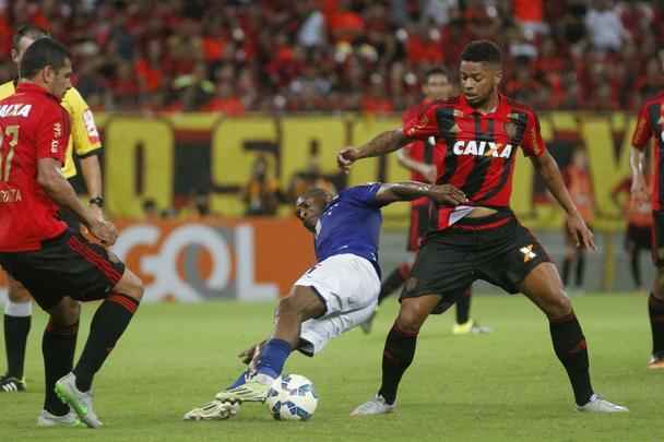 Imagens do confronto entre Sport e Cruzeiro, na Arena Pernambuco, pela 16 rodada do Campeonato Brasileiro