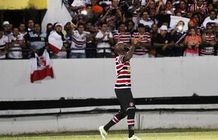 O retorno (08/08/2015) - Na volta ao Arruda, Grafite encarou o Botafogo. Com o estdio cheio, fez, de cabea, o gol da vitria do time coral. No fim da temporada, o centroavante ajudou a conduzir o clube de volta  Srie A do Brasileiro.