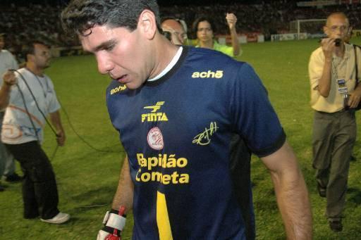 Em 2005, o goleiro Rodolpho foi titular na Batalha dos Aflitos, quando o time acabou derrotado para o Grêmio e não subiu para a Série A. O jogador deixou o campo chorando.