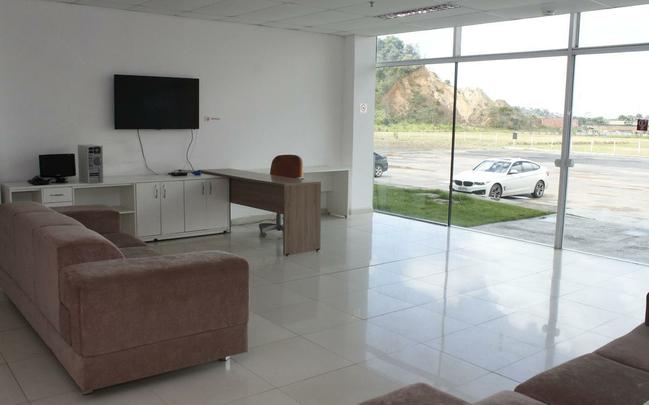 No hotel, alguns equipamentos já deveriam estar instalados como o exaustor da cozinha e a lavanderia. Clube ainda não determinou um prazo para conclusão. Os demais aposentos estão funcionando normalmente em bom estado de conservação.