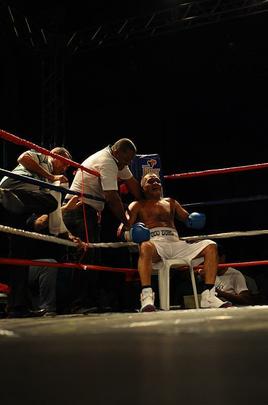 O confronto de terça-feira foi exaustivo. Para dois ex-boxeadores de 49 (Holyfield) e 50 anos (Todo Duro), os seis rounds foram uma eternidade. Cada parada era um alento.