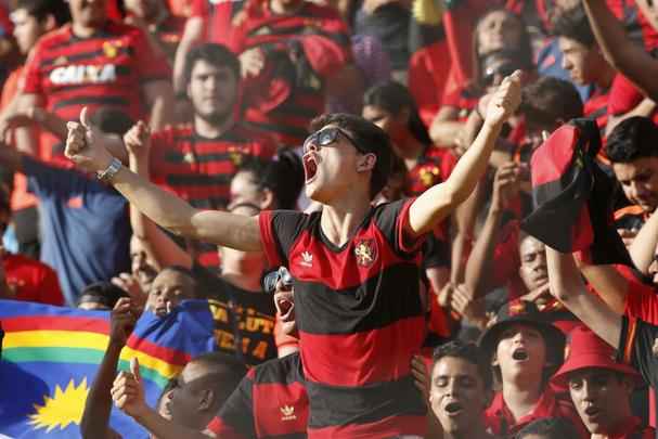 Aps mandar quatro jogos na Arena Pernambuco, equipe recebe a Ponte Preta em casa para 15.595 torcedores e fica no empate em 1 a 1