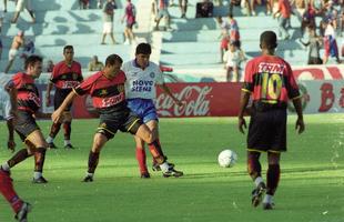 Em 2001, os times se encontraram pela primeira vez em uma final. Na deciso da Copa do Nordeste, em jogo nico, o Bahia foi melhor e levou o ttulo ao vencer o Sport por 3 a 1 diante de 69 mil pessoas, na antiga Fonte Nova.