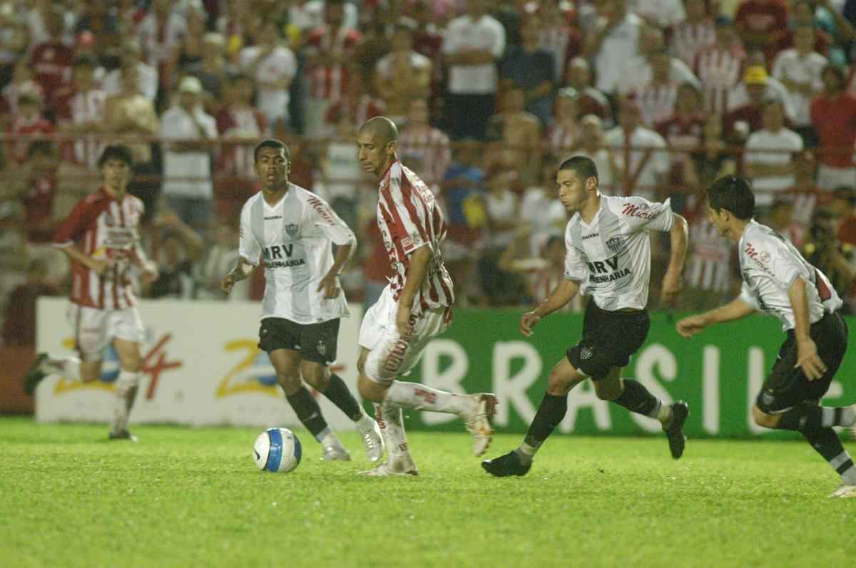 Nutico 0 x 1 Atltico-MG - 19/8/2007 - Diante de 13.432 torcedores, o Nutico no conseguiu bater o Atltico-MG nos Aflitos. Coelho marcou o nico gol da partida aos 17 minutos do segundo tempo. 