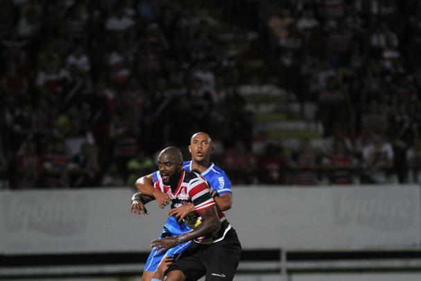 Grafite decide jogo mais uma vez no Arruda e Santa Cruz derrota o Macaé por 1 a 0