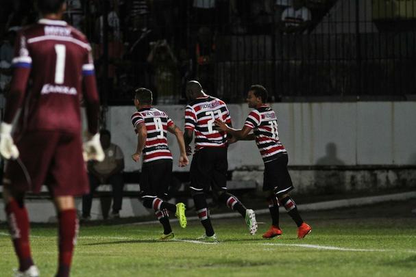 Grafite decide jogo mais uma vez no Arruda e Santa Cruz derrota o Macaé por 1 a 0