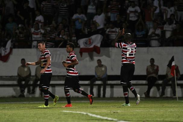 Grafite decide jogo mais uma vez no Arruda e Santa Cruz derrota o Macaé por 1 a 0