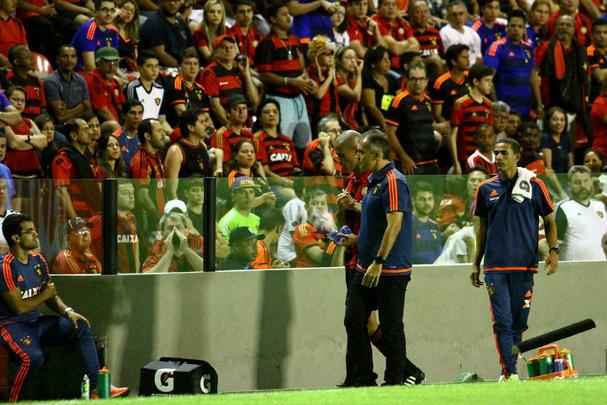 Santos saiu na frente com gol de Ricardo Oliveira, mas empatou a partida ainda no primeiro tempo com Andr.