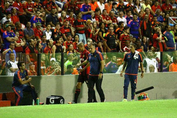 Santos saiu na frente com gol de Ricardo Oliveira, mas empatou a partida ainda no primeiro tempo com Andr.