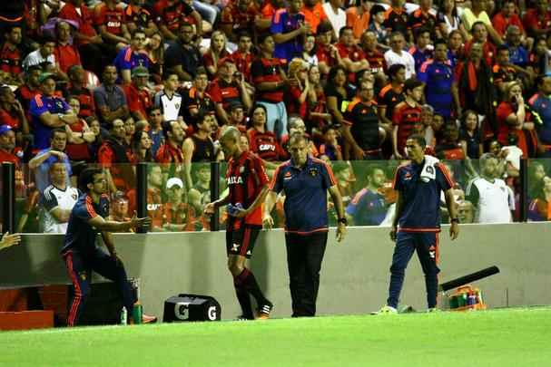 Santos saiu na frente com gol de Ricardo Oliveira, mas empatou a partida ainda no primeiro tempo com Andr.