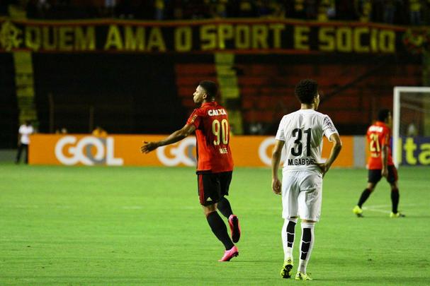 Santos saiu na frente com gol de Ricardo Oliveira, mas empatou a partida ainda no primeiro tempo com Andr.
