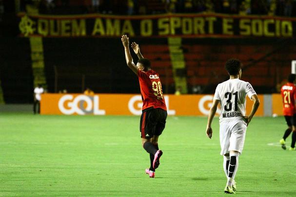 Santos saiu na frente com gol de Ricardo Oliveira, mas empatou a partida ainda no primeiro tempo com Andr.