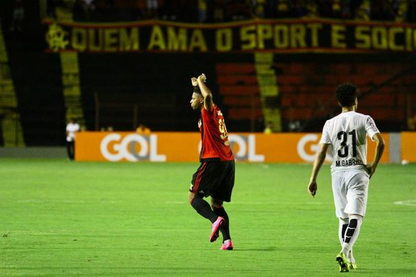 Santos saiu na frente com gol de Ricardo Oliveira, mas empatou a partida ainda no primeiro tempo com Andr.
