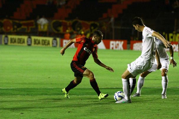 Santos saiu na frente com gol de Ricardo Oliveira, mas empatou a partida ainda no primeiro tempo com Andr.