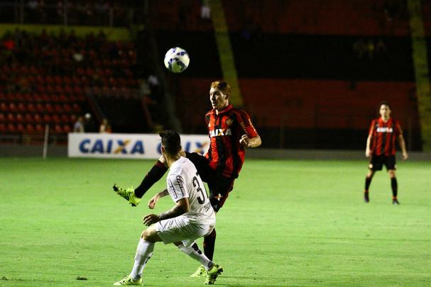 Santos saiu na frente com gol de Ricardo Oliveira, mas empatou a partida ainda no primeiro tempo com Andr.