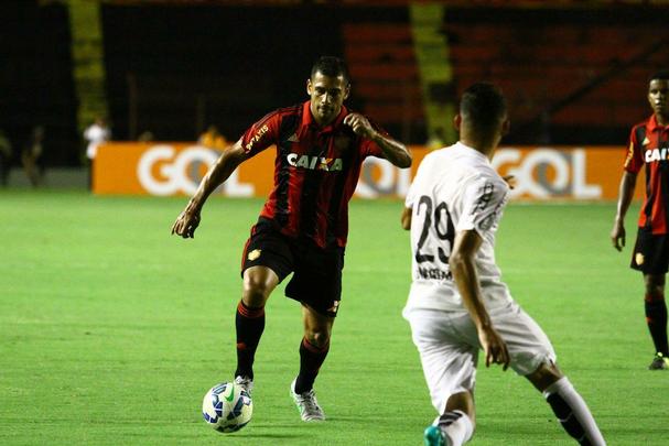Santos saiu na frente com gol de Ricardo Oliveira, mas empatou a partida ainda no primeiro tempo com Andr.