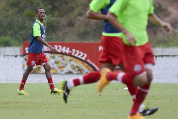 29 de junho de 2015. Aps o empate com o ABC, no Frasqueiro, por 3 a 3, Lisca faltou ao treino da equipe no CT Wilson Campos. O motivo era uma folga que o treinador havia tirado para resolver problemas pessoais em Porto Alegre. No entanto, crescia a especulao sobre a sua ida para o Cear, que demitira o tcnico Silas dois dias antes.