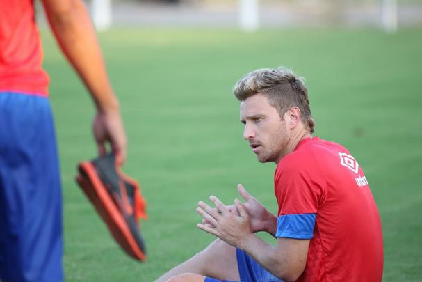 Novo treinador do Náutico, Gilmar Dal Pozzo se apresentou no Centro de Treinamento do clube e traçou metas para o restante da Série B do Brasileiro após treinamento dos jogadores reservas da equipe. Lateral esquerdo Paulo Henrique também se integrou ao elenco.