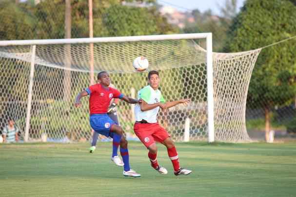 Novo treinador do Náutico, Gilmar Dal Pozzo se apresentou no Centro de Treinamento do clube e traçou metas para o restante da Série B do Brasileiro após treinamento dos jogadores reservas da equipe. Lateral esquerdo Paulo Henrique também se integrou ao elenco.