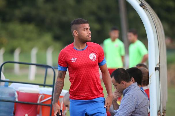 Novo treinador do Náutico, Gilmar Dal Pozzo se apresentou no Centro de Treinamento do clube e traçou metas para o restante da Série B do Brasileiro após treinamento dos jogadores reservas da equipe. Lateral esquerdo Paulo Henrique também se integrou ao elenco.