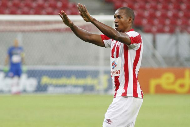 Titular do Náutico durante a Copa do Nordeste e o Campeonato Pernambucano de 2015, o atacante Josimar perdeu espaço durante a Série B. Em seguida, recebeu uma proposta do Al Fateh, da Arábia Saudita, e deixou o clube.