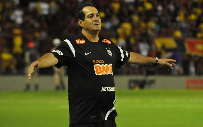 Muricy Ramalho - Multicampeo no futebol brasileiro, est longe do trabalho por motivos de sade, mas tem ensaiado uma volta  ativa