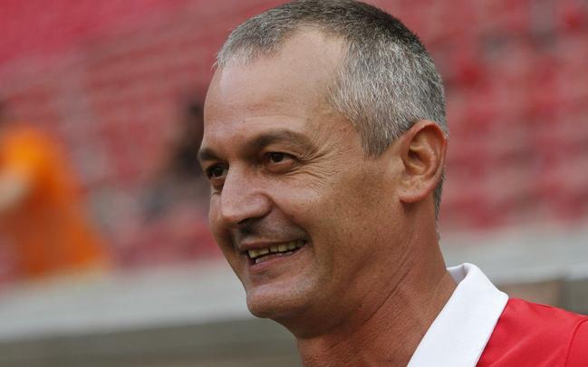 Lisca - Fortemente identificado com o Nutico, ele est desempregado desde que deixou o clube de Rosa e Silva no incio de setembro