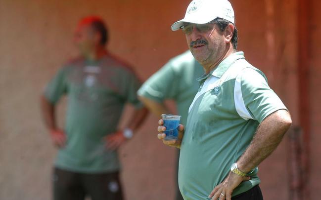 Ren Simes - Vice-campeo carioca com o Botafogo em 2015, o experiente tcnico est acostumado a trabalhar em situaes adversas: levou a Jamaica para a Copa de 98 e treinou a Seleo feminina. Trocou o Bota pelo Figueirense, onde durou apenas 8 jogos