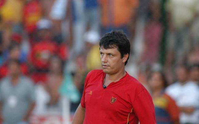 Adilson Batista - Marcado pela passagem de sucesso pelo Cruzeiro, onde foi vice-campeo da Libertadores, o tcnico tambm j treinou o Sport. Est desempregado desde que deixou o Joinville