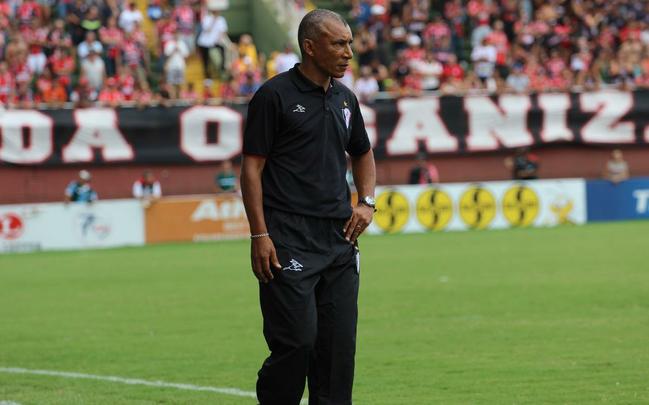 Hemerson Maria - Um dos menos conhecidos da lista, era um dos treinadores com mais tempo no cargo no futebol brasileiro. Levou o Joinville  Srie A, mas foi demitido aps o pssimo incio do clube no Brasileiro de 2015