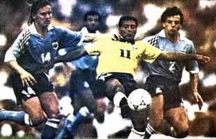 Uma das partidas mais marcantes da Seleo em eliminatrias aconteceu em 19 de setembro de 1993. O Brasil precisava vencer o Uruguai para chegar ao Mundial dos Estados Unidos. Com Romrio no time, o Brasil bateu a Celeste por 2 a 0, pavimentando o caminho do tetra.