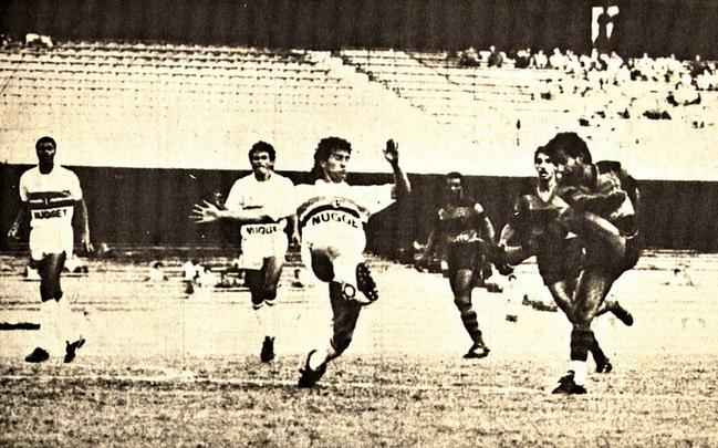 05/10/1986 - So Paulo 3x2 Sport - Pela primeira fase do Campeonato Brasileiro, o Leo viajou  capital paulista e foi a campo com Paulo Csar Borges; Gassem, Clber, Heraldo; Beto, Hengio (Clo), Rogrio, Edel; Joozinho, Adilson, Pitico (Neto). Mas o time do tcnico nio Andrade no resistiu ao Tricolor, que venceu com Silas, Mller e Careca. Edel e Adilson descontaram para os rubro-negros.