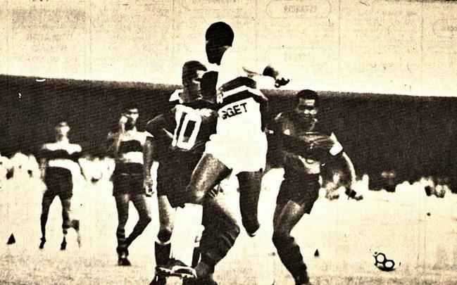 05/10/1986 - So Paulo 3x2 Sport - Pela primeira fase do Campeonato Brasileiro, o Leo viajou  capital paulista e foi a campo com Paulo Csar Borges; Gassem, Clber, Heraldo; Beto, Hengio (Clo), Rogrio, Edel; Joozinho, Adilson, Pitico (Neto). Mas o time do tcnico nio Andrade no resistiu ao Tricolor, que venceu com Silas, Mller e Careca. Edel e Adilson descontaram para os rubro-negros.
