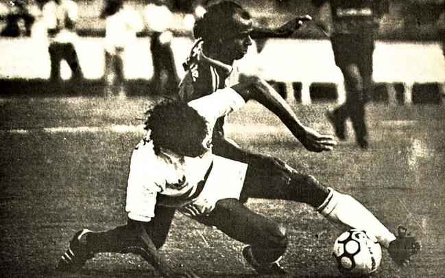 28/04/1991 - So Paulo 2x0 Sport - Gilberto; Givaldo, Ailson, Mrcio Alcntara, Glauco; Atade, Moura, Dinho (Mirandinha), Agnaldo, Lopes; Hlio (Fbio). Comandado por Arthur Bernardes, este foi o time do Sport que foi ao Morumbi e, pelo Campeonato Brasileiro, foi derrotado pelo Tricolor. Os gols dos donos da casa foram marcados por Ra e Mller.