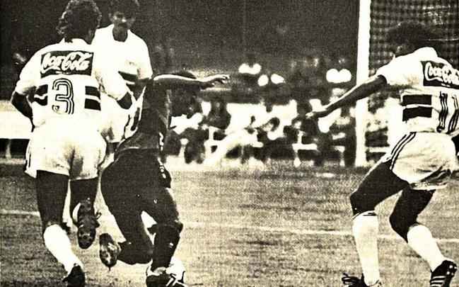 28/04/1991 - So Paulo 2x0 Sport - Gilberto; Givaldo, Ailson, Mrcio Alcntara, Glauco; Atade, Moura, Dinho (Mirandinha), Agnaldo, Lopes; Hlio (Fbio). Comandado por Arthur Bernardes, este foi o time do Sport que foi ao Morumbi e, pelo Campeonato Brasileiro, foi derrotado pelo Tricolor. Os gols dos donos da casa foram marcados por Ra e Mller.