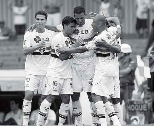 06/12/2009 - So Paulo 4x0 Sport - Na ltima rodada do Brasileiro, o jogo no valia mais nada para o Leo, que j estava rebaixado  Srie B. O Tricolor, que precisava da vitria para garantir uma vaga na Libertadores do ano seguinte, no perdoou: enfiou um 4 a 0 no lanterna do campeonato. Rogrio Ceni abriu o placar, mas o espetculo ficou por conta do atacante Washington, que marcou trs gols. J contando as horas para o ano terminar, o Rubro-negro foi escalado por Levi Gomes com Magro; Moacir, Csar, Durval, Dutra; Hamlton, Igor Csar, Fabiano (Jonas), Fininho (Freire); Wilson, Vandinho (Arce).