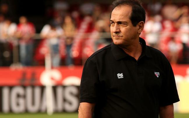 07/09/2014 - So Paulo 2x0 Sport - Aos sete minutos de jogo, o gol contra de Rithely j parecia um sinal de que a tarde no seria de quebra de tabu. Saindo atrs no placar, o Leo pouco criou e viu Alexandre Pato ampliar aos 25 minutos da 2 etapa. Na ocasio, Eduardo Baptista escalou Magro; Patric, Ferron, Durval, Ren; Rithely, Ronaldo (Willian), Ibson; Felipe Azevedo (Neto Moura), rico Jnior (Mike), Neto Baiano.