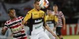 Sob olhares de um pblico modesto no Arruda, a vitria veio: 2 a 0, com gols de Bruno Moraes e Raniel