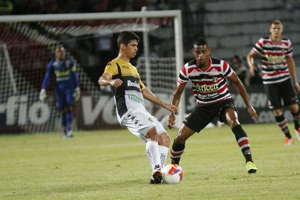 Sob olhares de um público modesto no Arruda, a vitória veio: 2 a 0, com gols de Bruno Moraes e Raniel